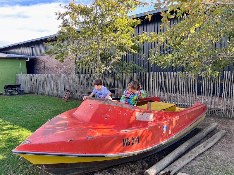 Mondeor Kids in Speed Boat