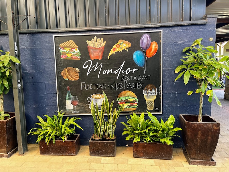 Mondeor Restaurant Sign